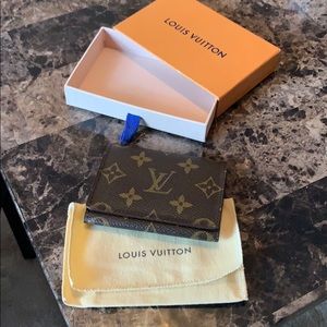 Louis Vuttion card holder